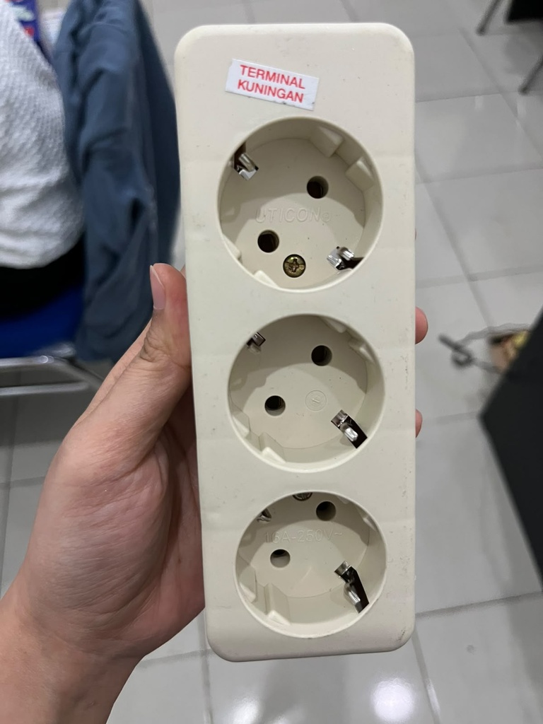 STOP KONTAK 3LUBANG